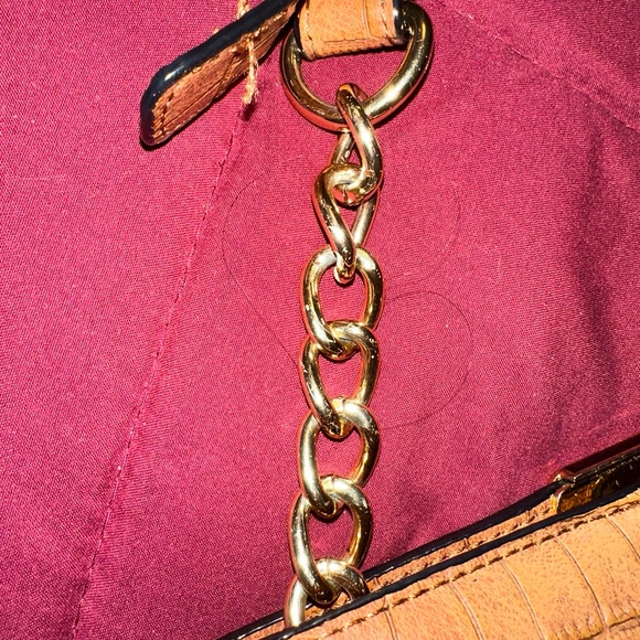 Gianni Bini Alligator Purse Magnetic closure/front pocket. Gold chain on strap - Picture 6 of 16